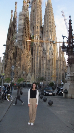 Alana stands in front of a gigantic basilica-style church called La Sagrada Familia