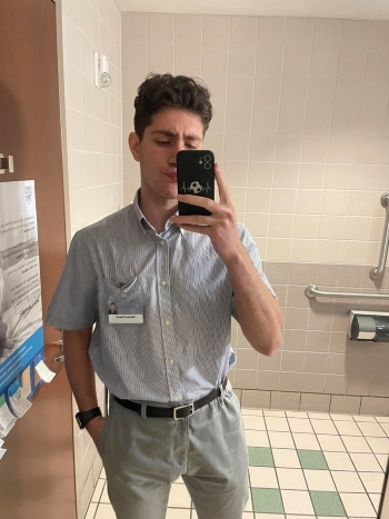Mirror selfie of Moodi showing off his Mayo Clinic ID badge