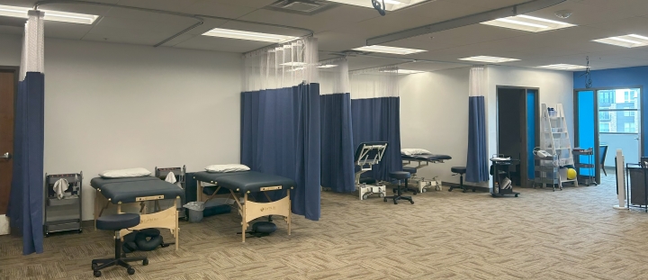 Patient tables in the office lined up along one wall