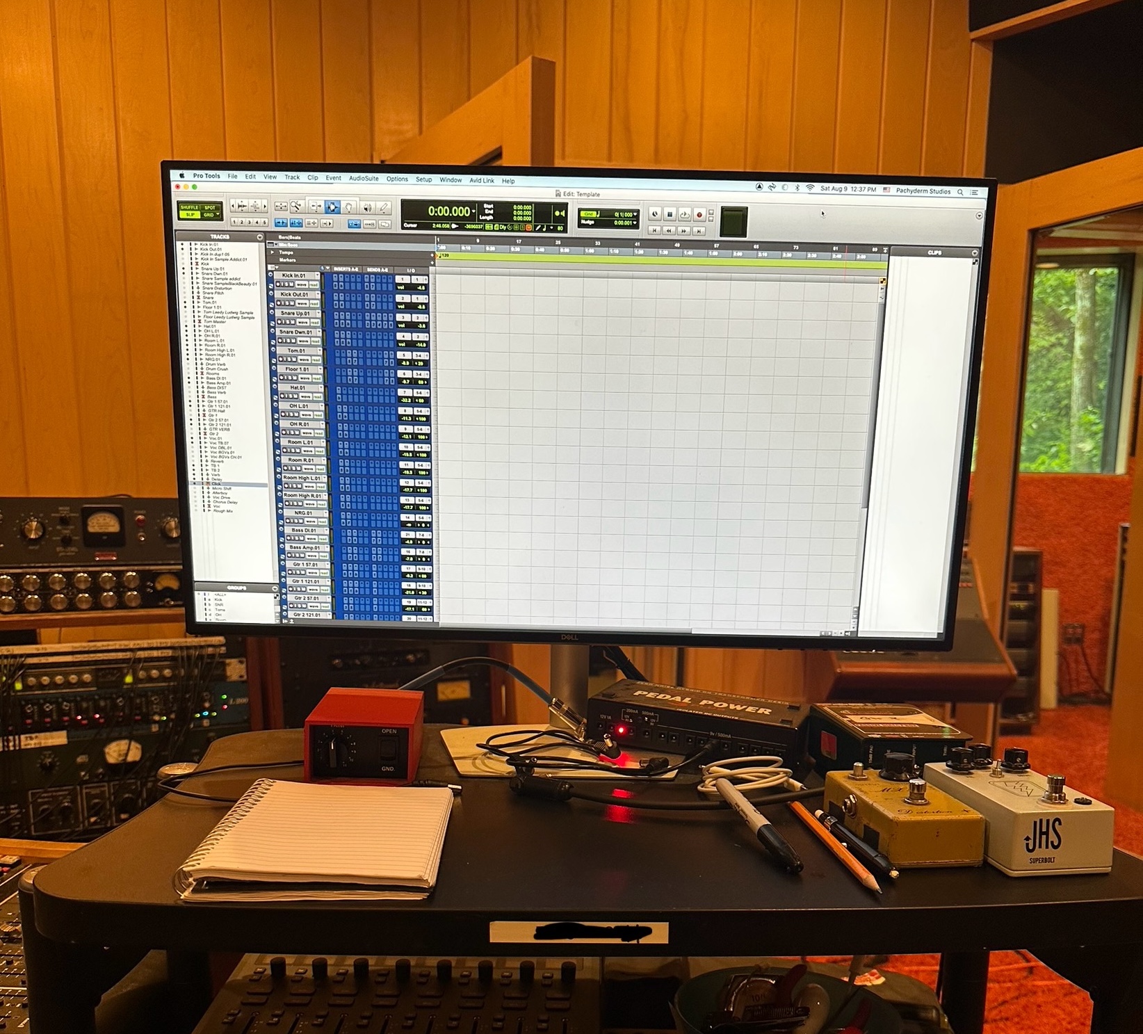 View of a large computer screen that takes up the majority of the photo frame. On this screen, Oskar can see the details related to digital editing of music