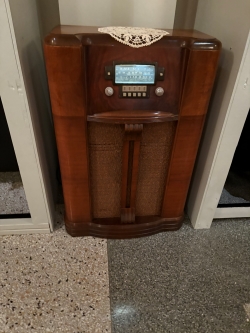 A large, brown radio, kind of similar in style to a jukebox